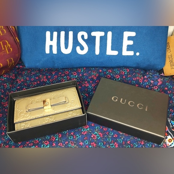 Meet your Posher, Phoebe Bell! - Picture 2 of 3